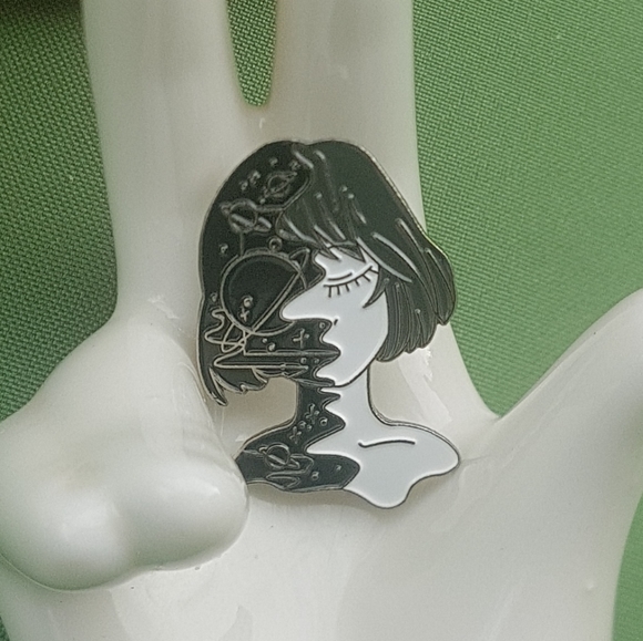 💜 Sailor Saturn Hotaru Tomoe Pin - Picture 2 of 5